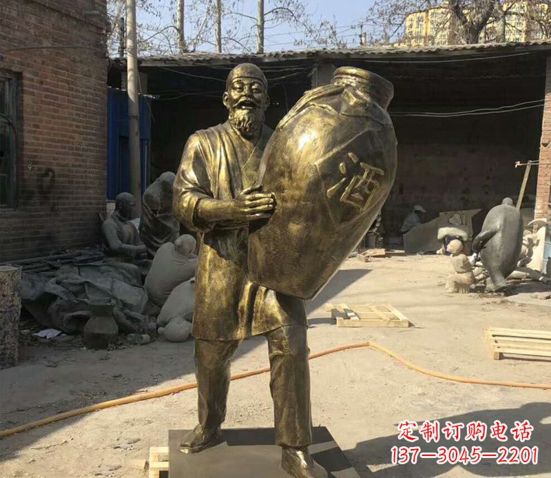 甘肃抱着酒坛的人物铜雕