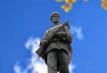 甘肃“邱少云”石雕塑像，让历史英雄永久镌刻