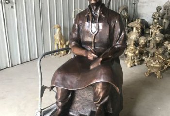 甘肃白求恩坐姿纯铜雕塑赞颂英雄的象征