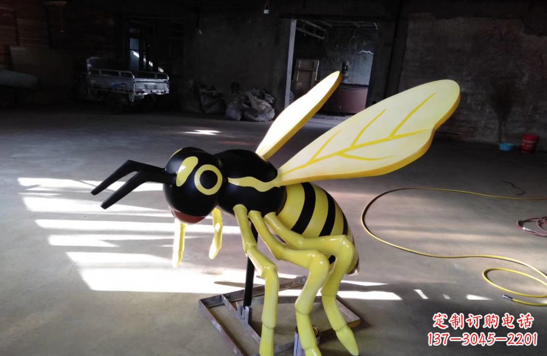 甘肃玻璃蜜蜂雕塑让自然之美展现
