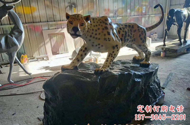 甘肃新颖豹子雕塑