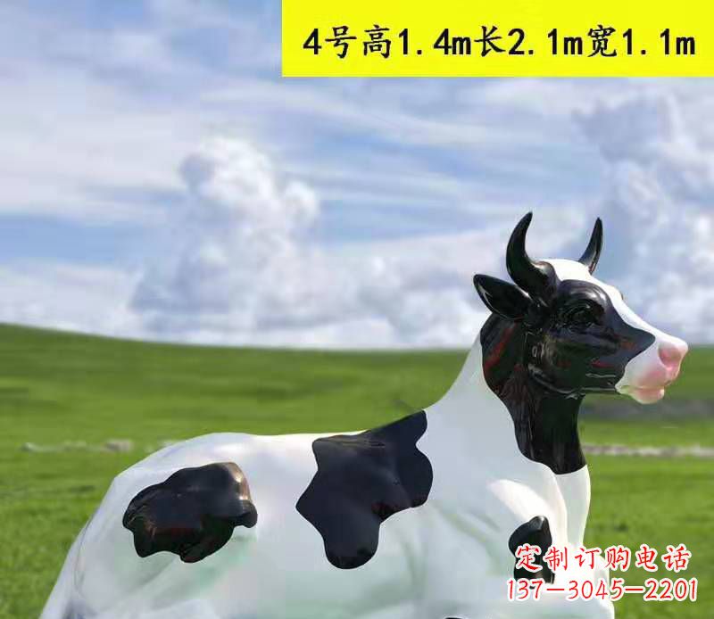 甘肃玻璃钢彩绘黑白奶牛雕塑