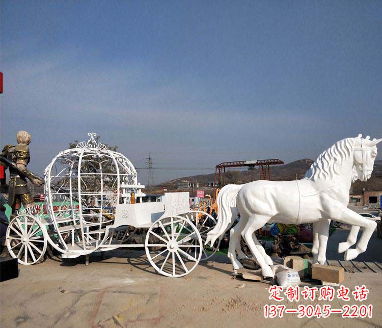 甘肃玻璃钢城市的马车雕塑