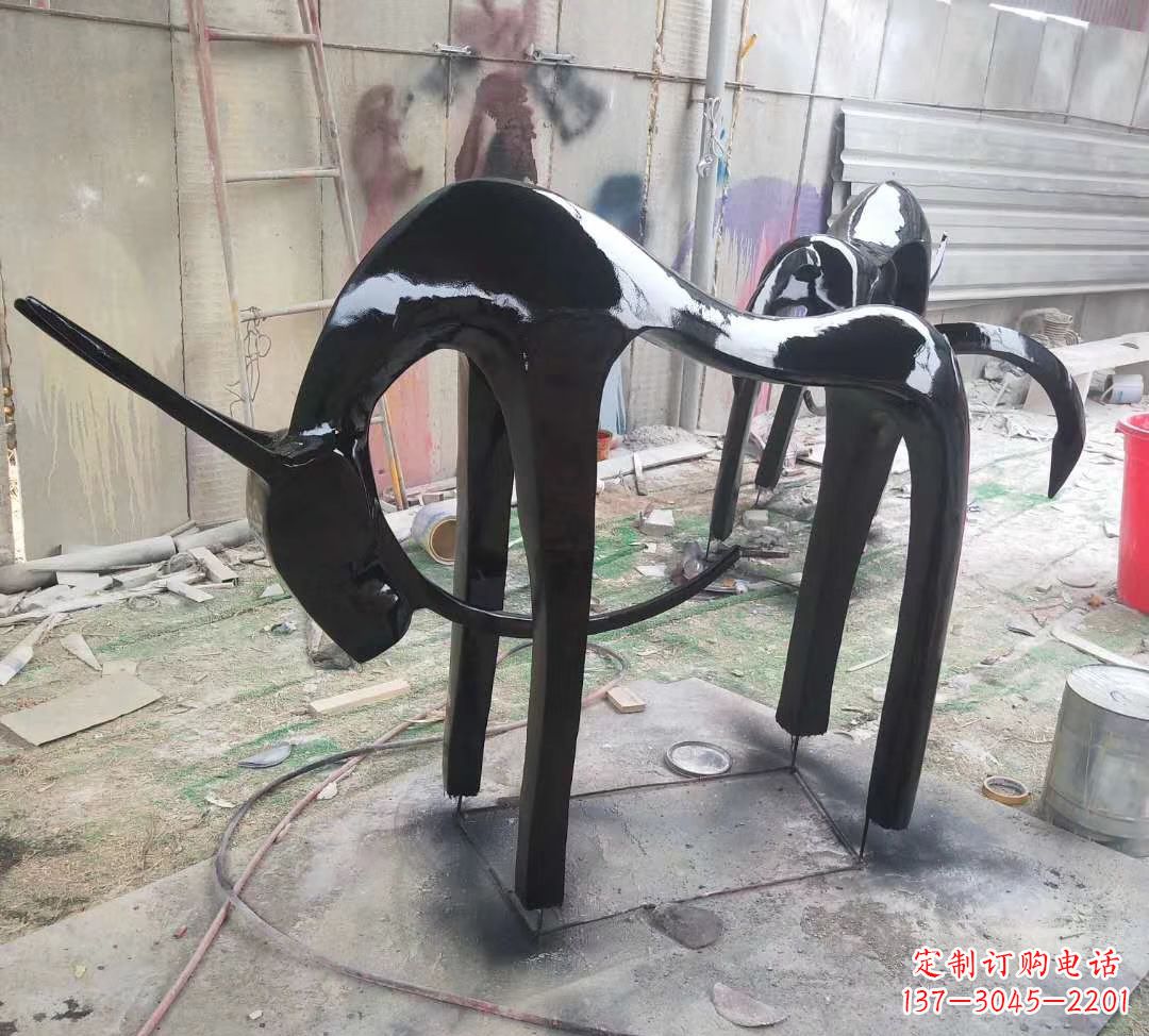 甘肃玻璃钢制作的鹿雕塑——装点你的庭院