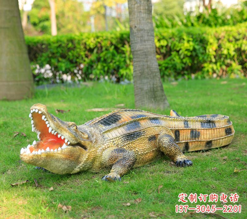 甘肃玻璃钢鳄鱼仿真动物雕塑精美雕塑营造绿色环境