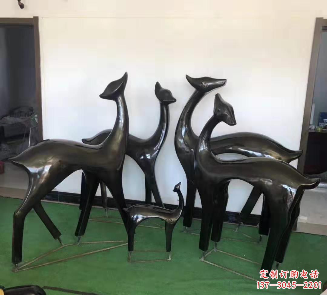 甘肃玻璃钢仿铜鹿雕塑完美点缀庭院景观