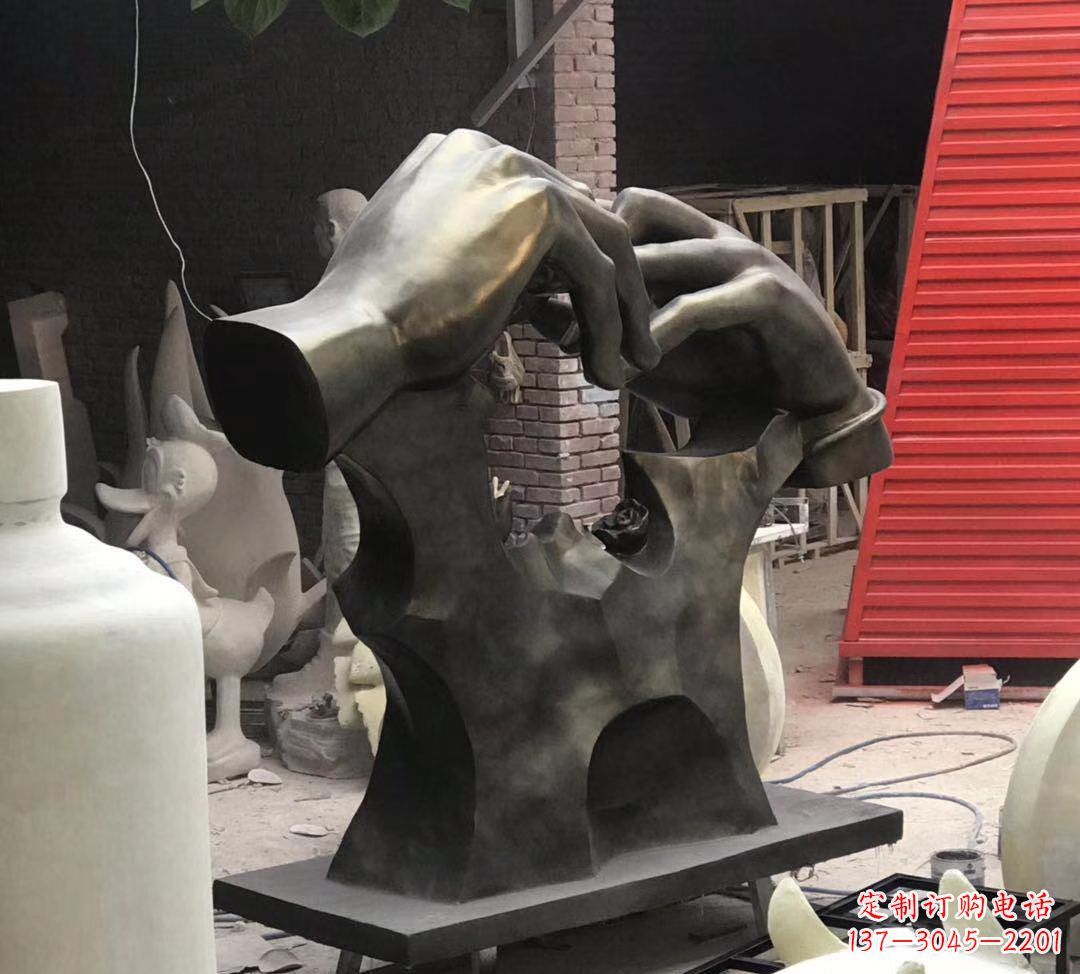 甘肃玻璃钢仿铜戒指雕塑浪漫情感的象征