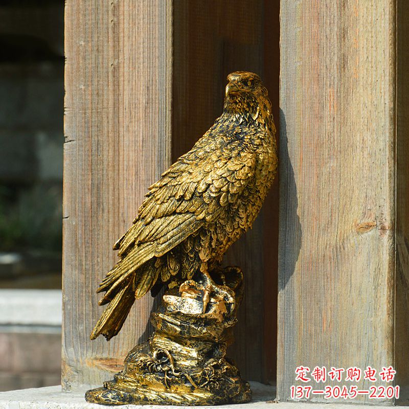 甘肃玻璃钢老鹰雕塑——传承自然之美