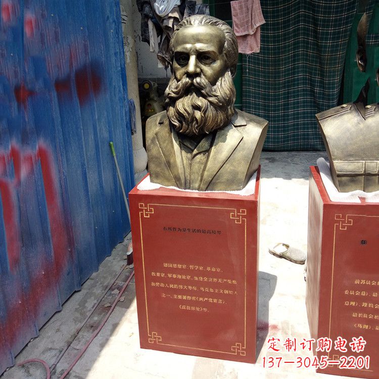 甘肃玻璃钢仿铜马克思雕塑——缅怀伟大思想家