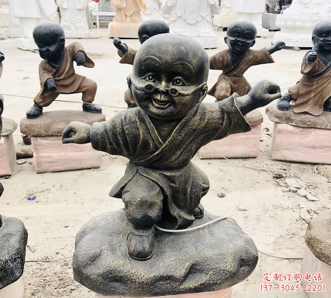 甘肃玻璃钢仿铜小和尚雕塑传承佛教文化