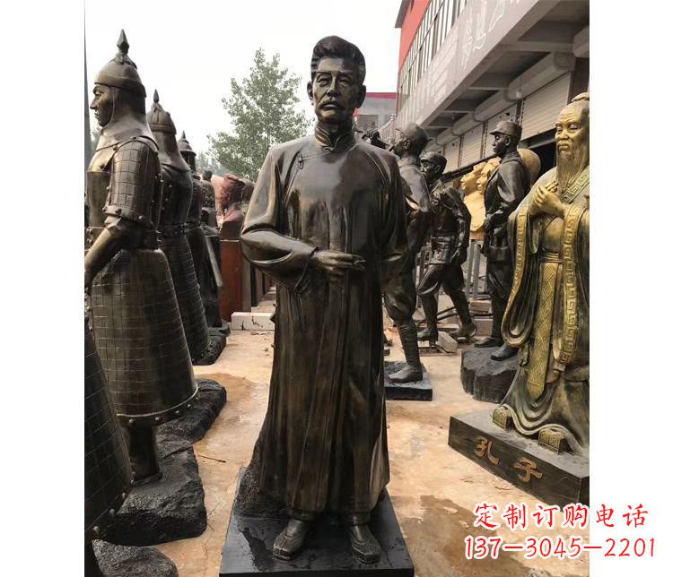 甘肃玻璃钢仿铜鲁迅雕塑——传承中国近代文化精神