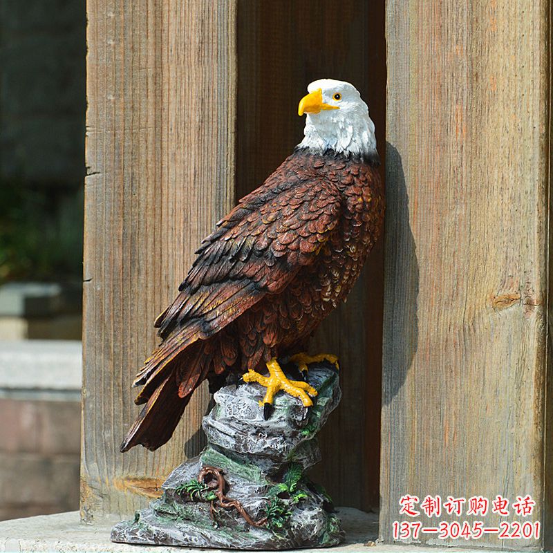 甘肃玻璃钢老鹰雕塑——传递自然之美