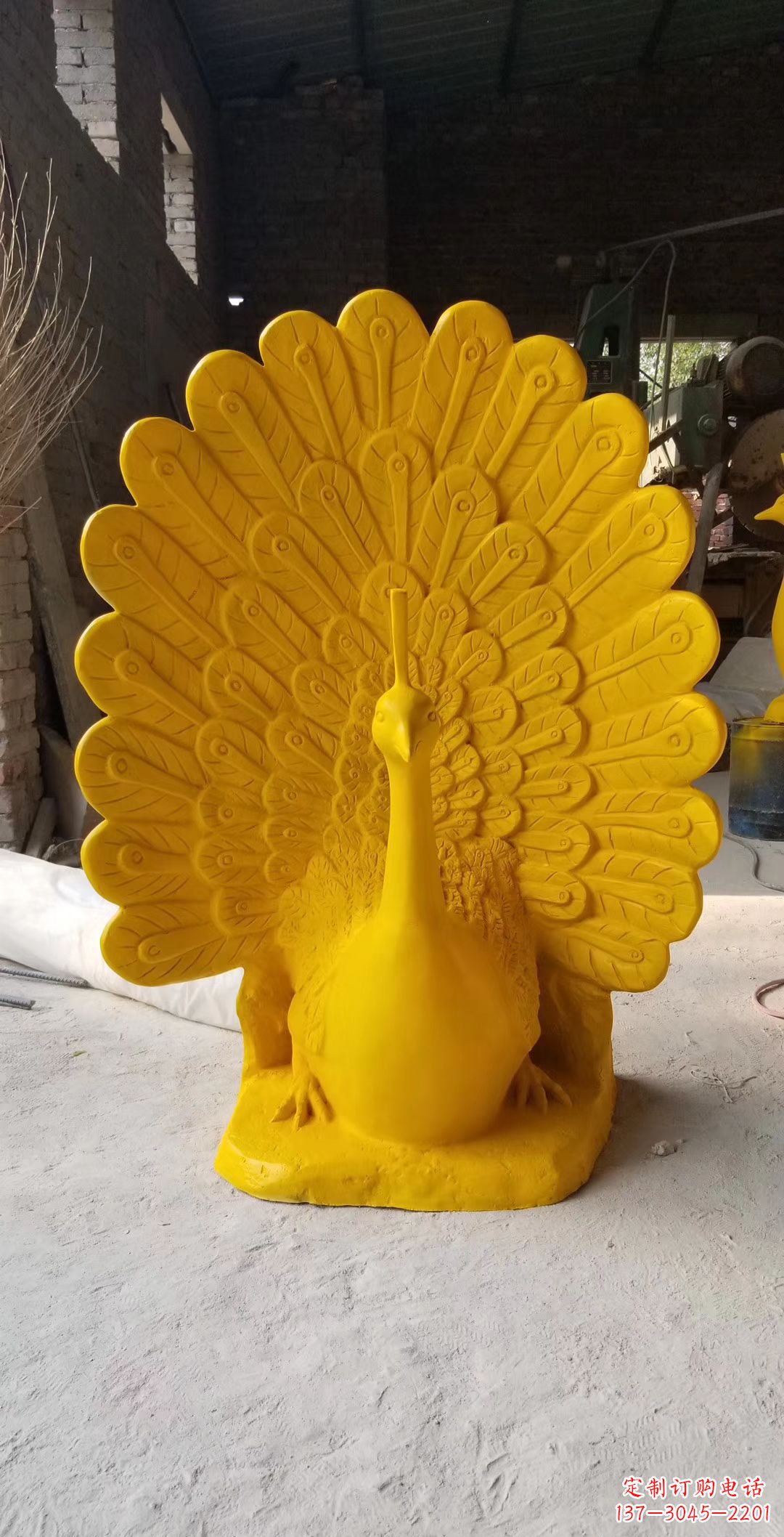 甘肃玻璃钢制作的孔雀雕塑