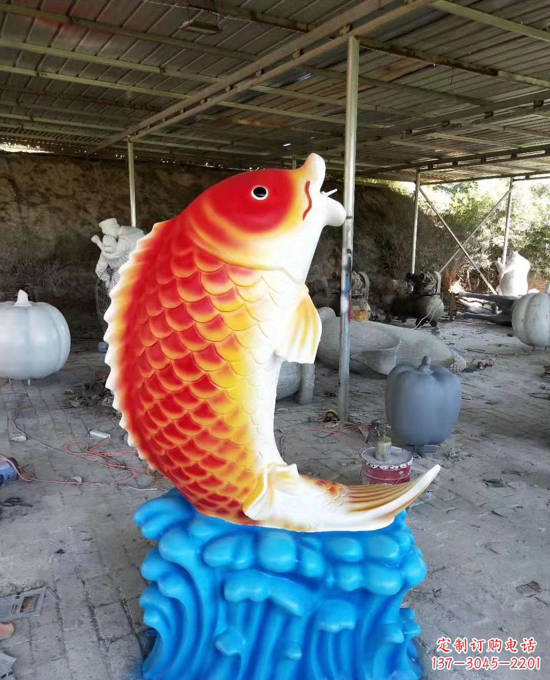甘肃玻璃钢制作的精美鲤鱼喷泉雕塑