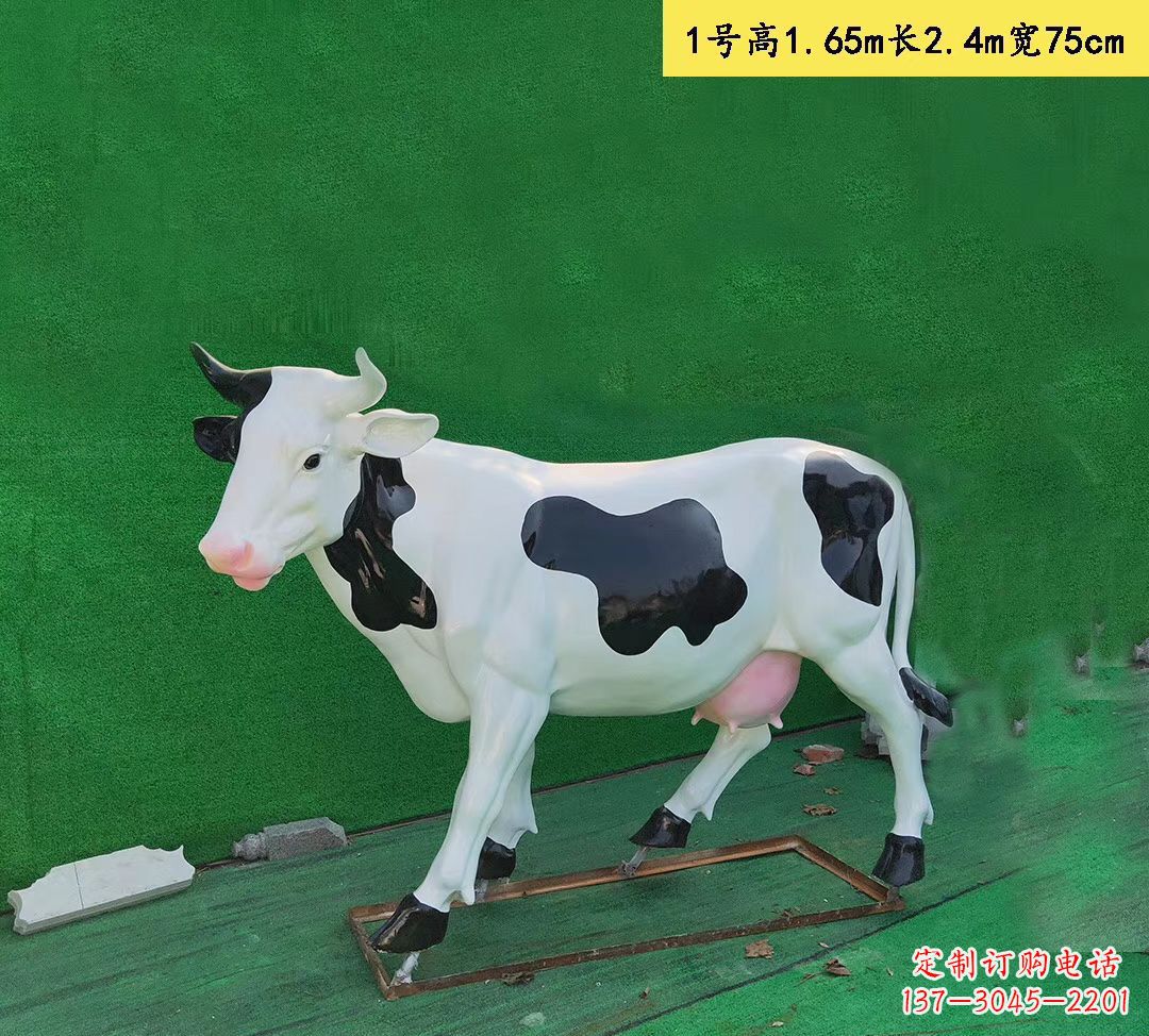 甘肃玻璃钢仿真奶牛雕塑精致而可爱