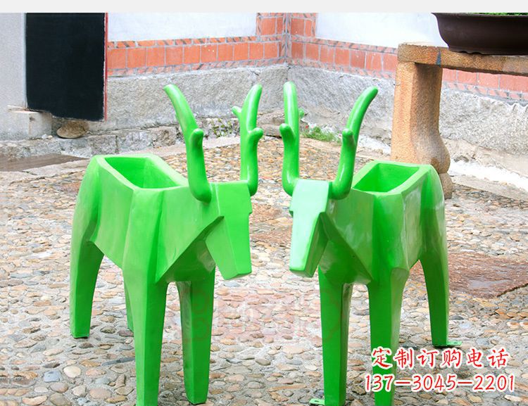 甘肃玻璃钢几何花盆雕塑——给动物们一个温暖的家