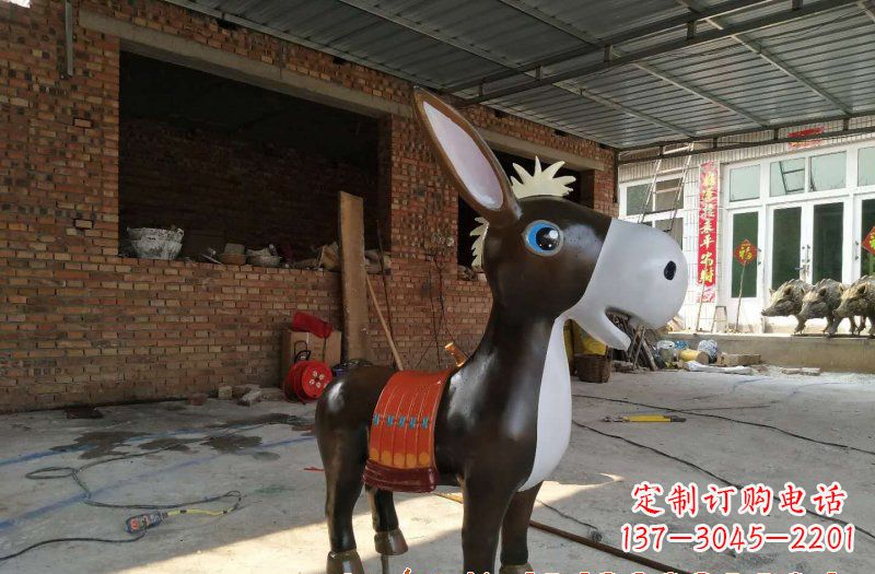 甘肃玻璃钢毛驴雕塑一种抒情的艺术形式