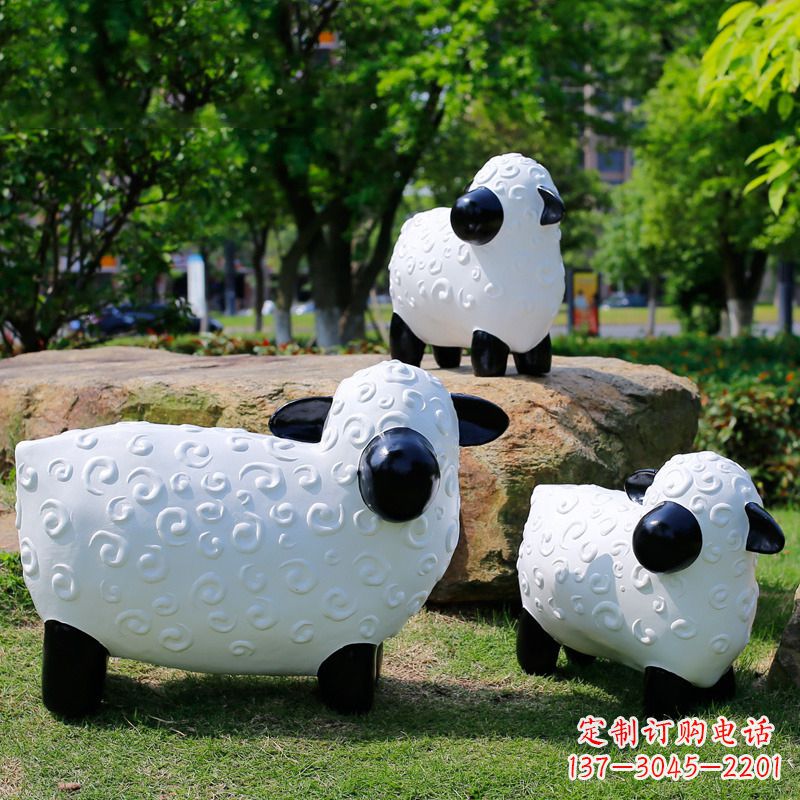 甘肃玻璃钢卡通动物雕塑,增添公园草坪韵味