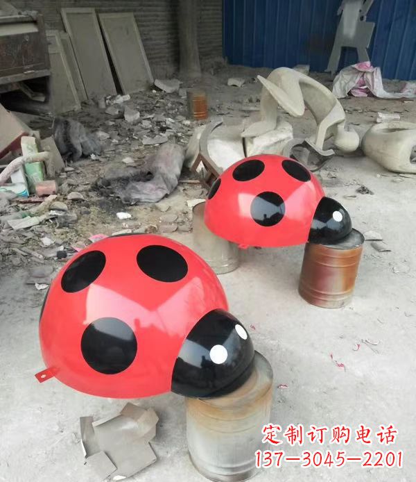甘肃玻璃钢制瓢虫雕塑绚丽多彩的公园景观摆件