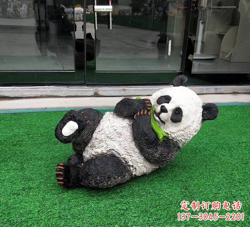 甘肃玻璃钢熊猫雕塑象征动物保护的艺术品