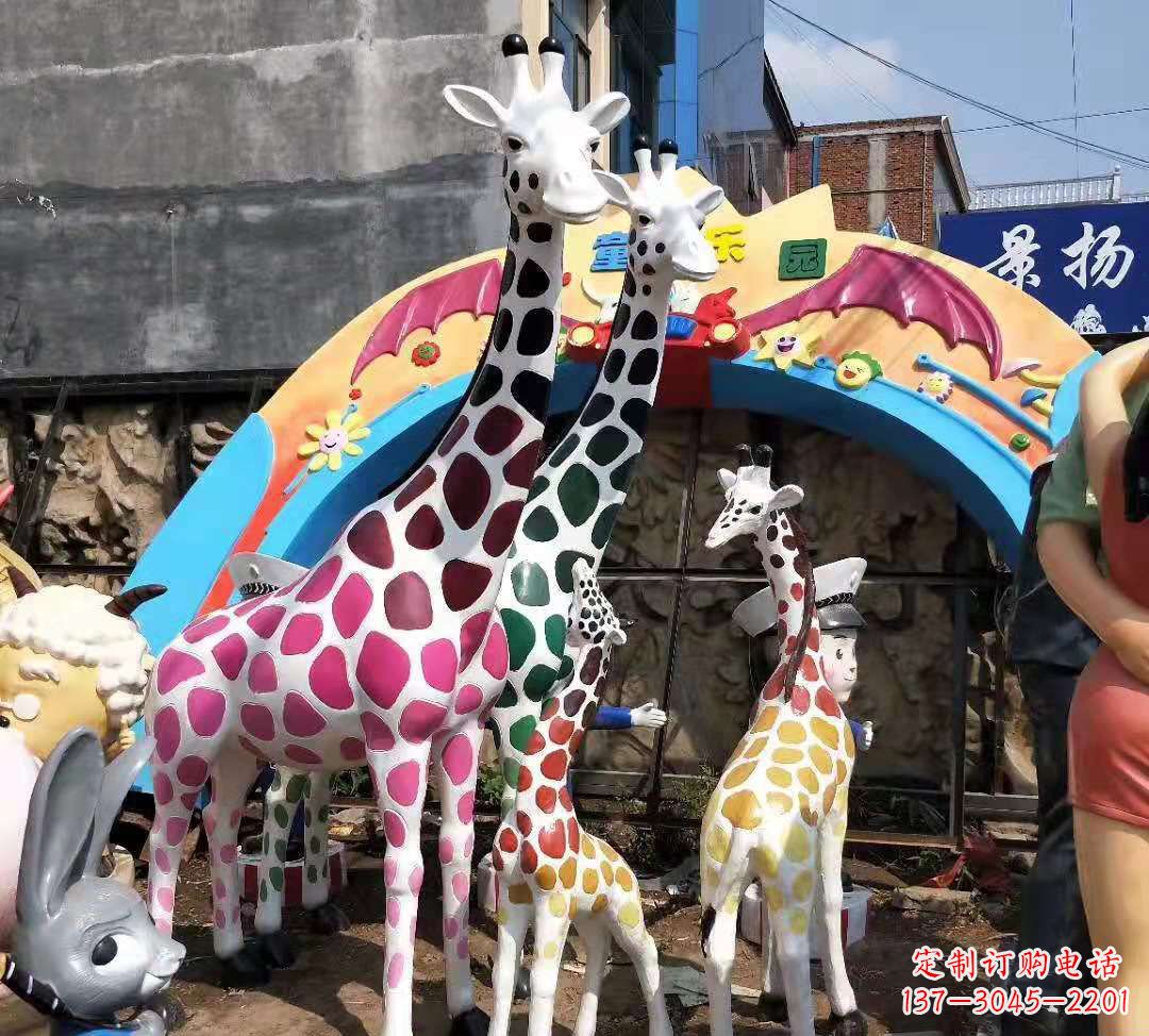 甘肃玻璃钢材质的长颈鹿雕塑——点缀公园景观