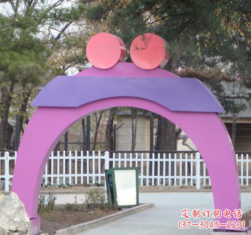 甘肃不锈钢爱心拱门雕塑给城市艺术添彩