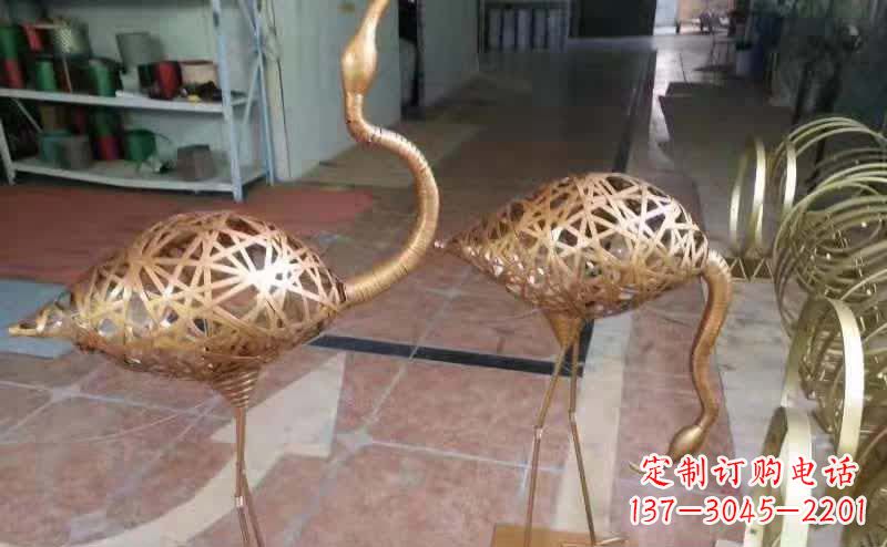甘肃仙鹤雕塑以不锈钢编制而成