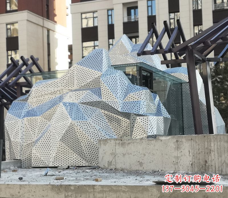 甘肃不锈钢假山雕塑给空间带来更多活力
