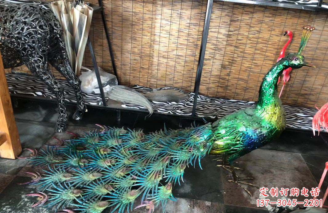 甘肃不锈钢彩色景观孔雀雕塑