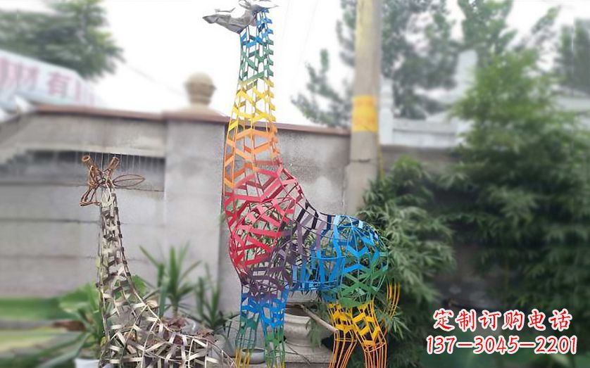 甘肃不锈钢长颈鹿雕塑把自然美景带入室内