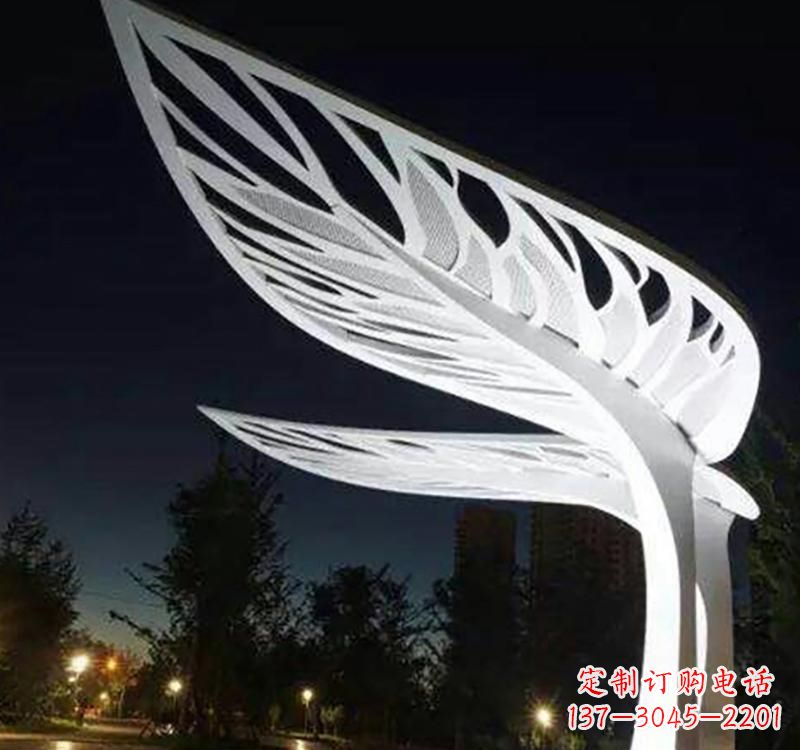 甘肃不锈钢树叶雕塑点缀城市景观