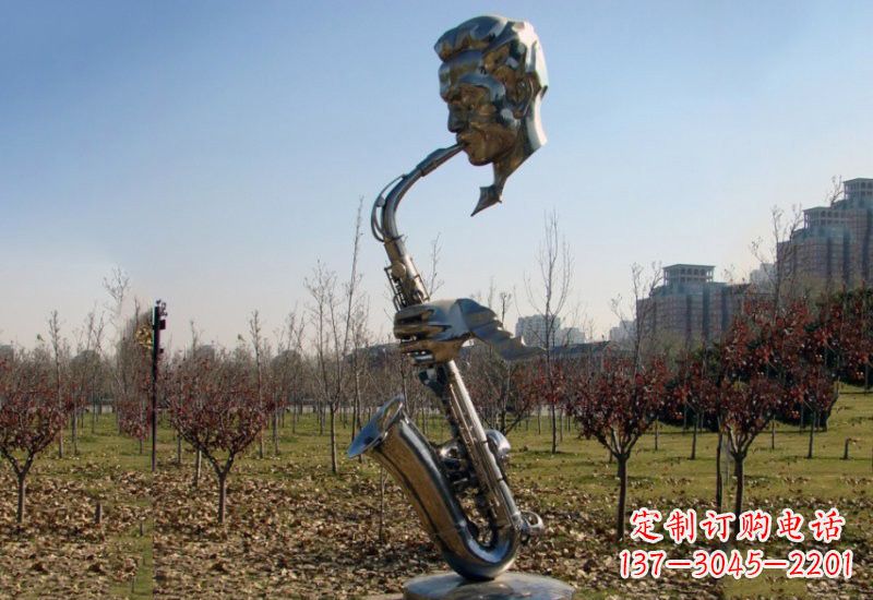 甘肃静谧而神秘的不锈钢萨克斯雕塑