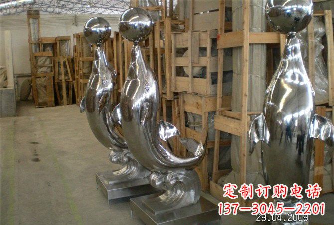甘肃不锈钢海豚顶球雕塑