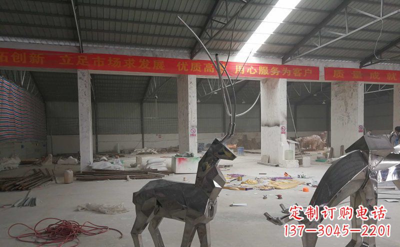 甘肃不锈钢麋鹿雕塑静谧美丽的自然之美