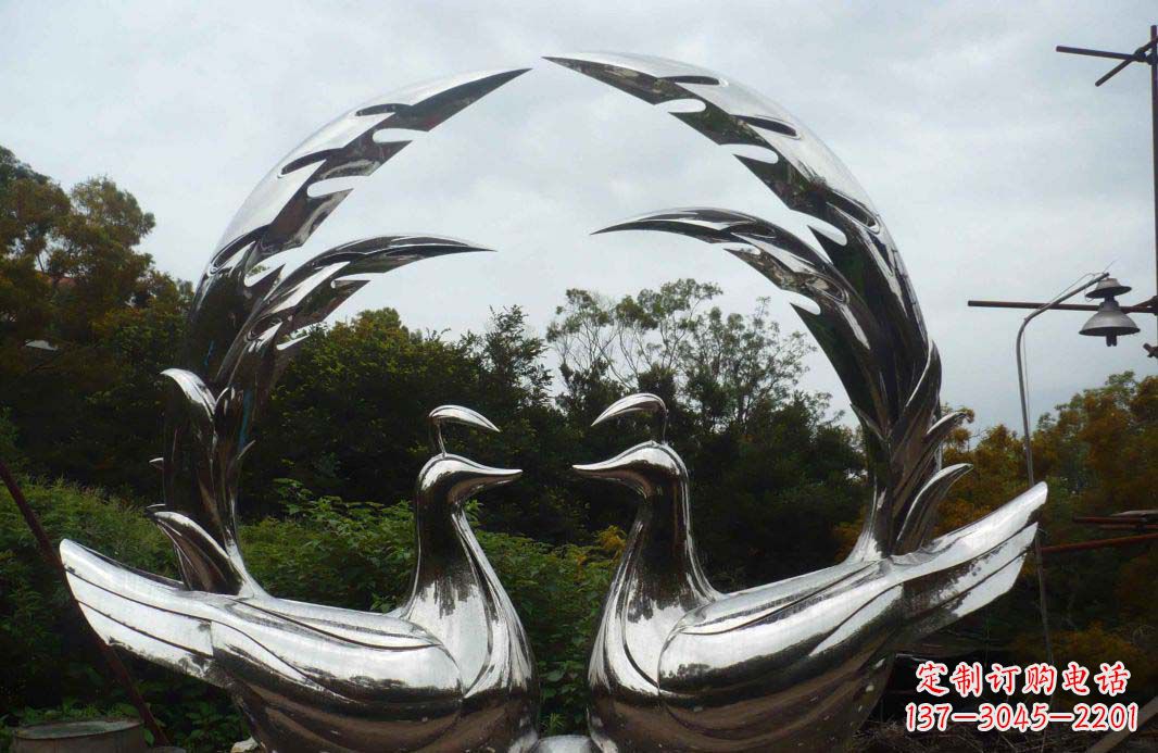 甘肃不锈钢孔雀雕塑浪漫与灵动