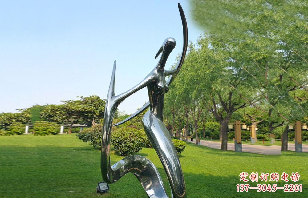 甘肃不锈钢美女雕塑给公园注入活力