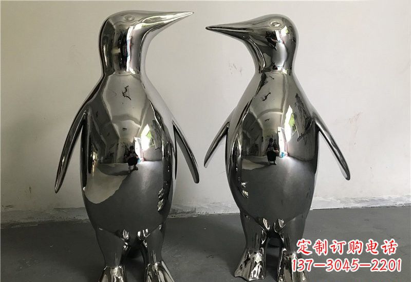 甘肃企鹅雕塑以不锈钢赋予生命