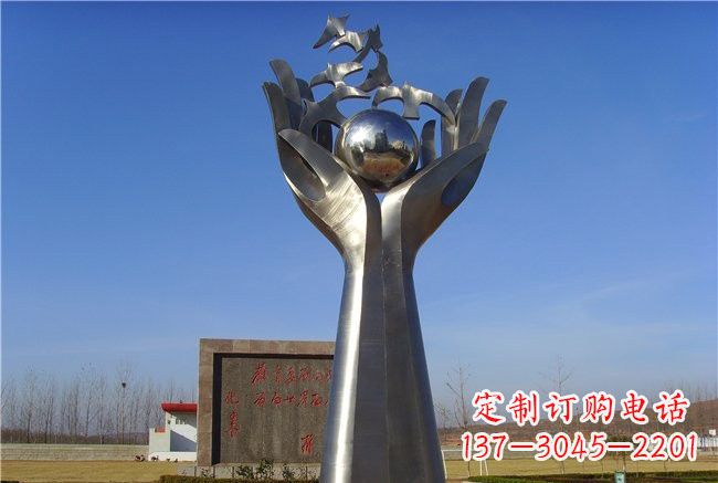 甘肃纪念和平——不锈钢抽象手托和平鸽雕塑