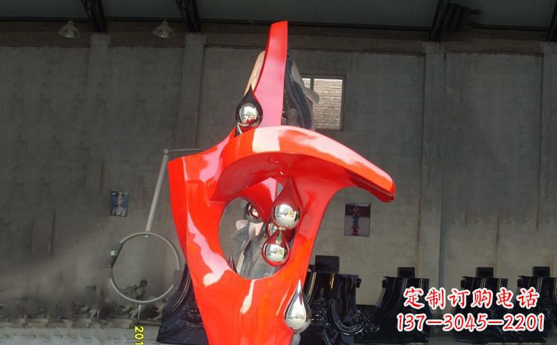甘肃不锈钢水滴雕塑美丽动人