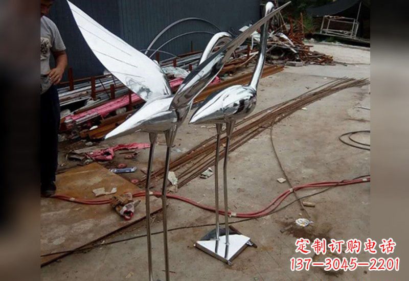 甘肃不锈钢仙鹤雕塑象征着美丽与和谐