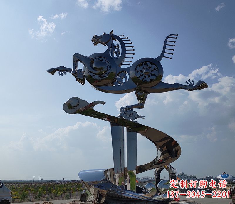 甘肃不锈钢大型马踏飞燕景观雕塑集艺术与自然于一体