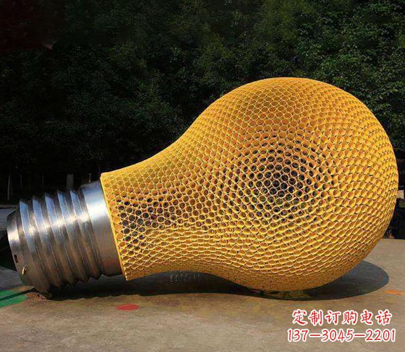 甘肃不锈钢灯泡雕塑灯光下的美丽