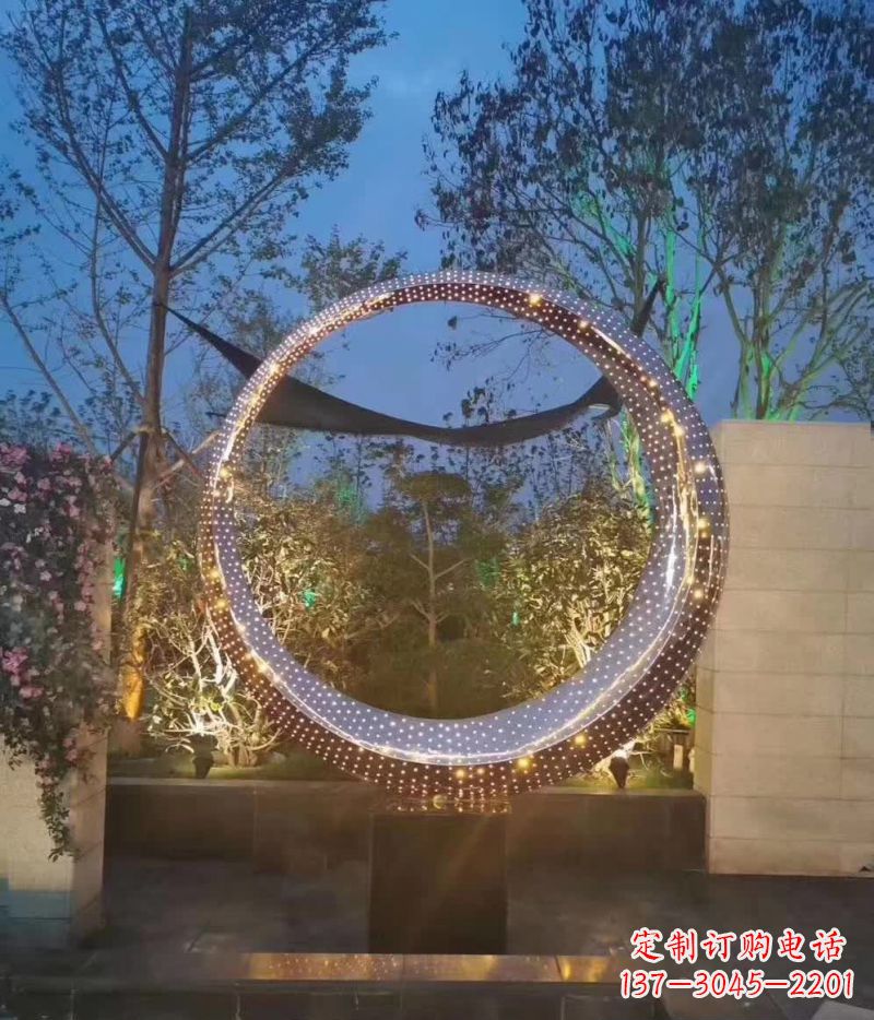 甘肃不锈钢圆环雕塑艺术与环境的完美结合