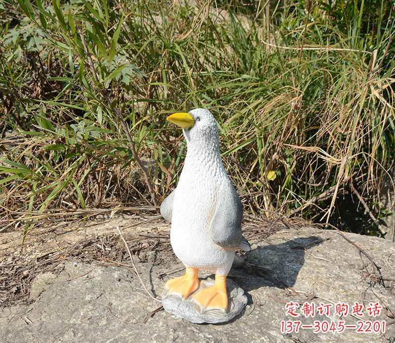 甘肃和平鸽雕塑传递和平的美丽象征