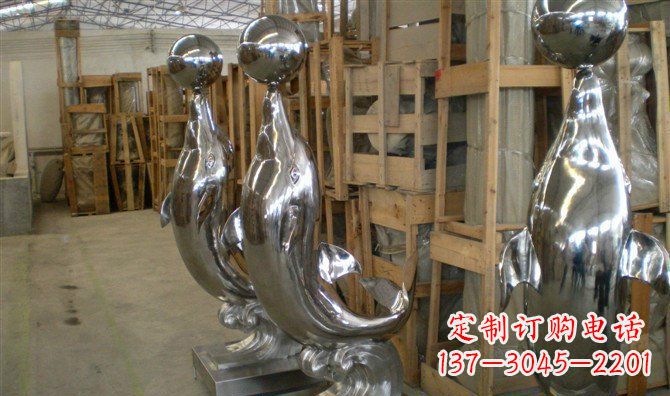甘肃不锈钢顶球海豚雕塑融合精美艺术与实用功能