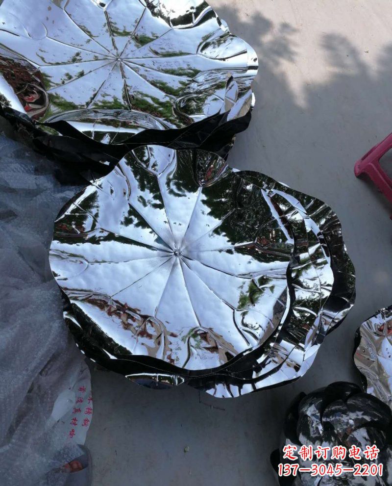 甘肃不锈钢锻造的莲花雕塑