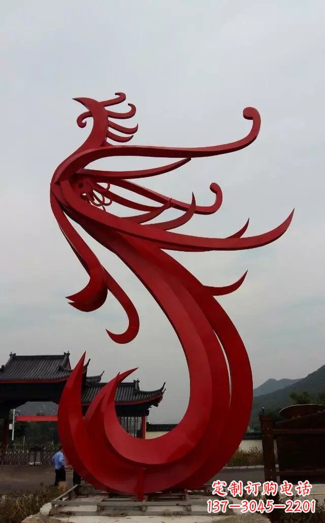 甘肃凤凰雕塑象征着和平与繁荣