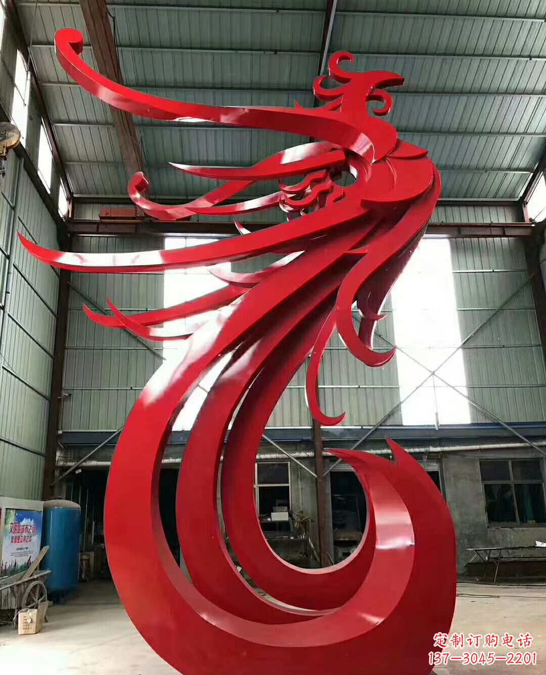 甘肃不锈钢凤凰雕塑象征着新生的力量
