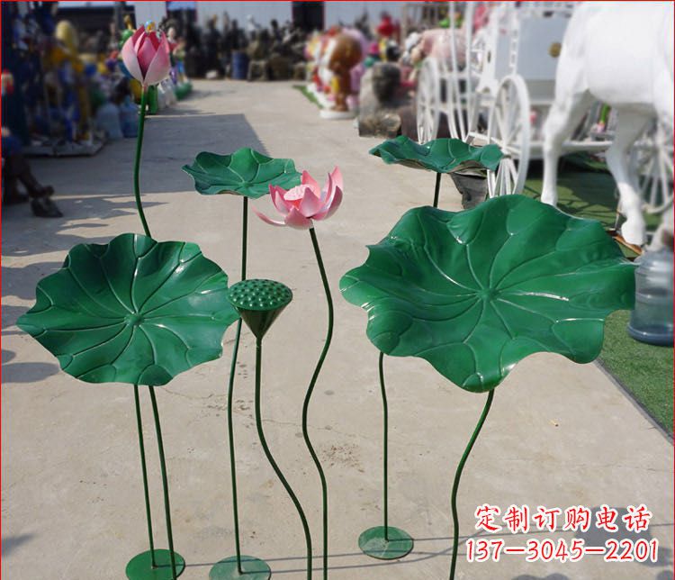 甘肃不锈钢荷花雕塑色彩斑斓美不胜收