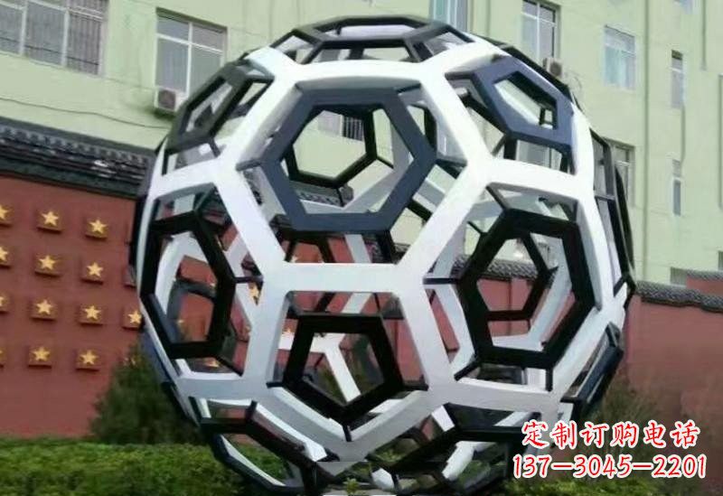 甘肃不锈钢公园的镂空足球雕塑